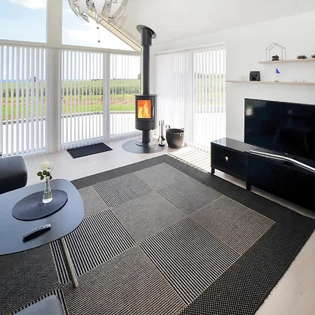 Three-bedroom In Sydals *