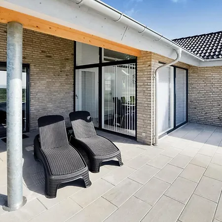Three-bedroom In Sydals * Sarup